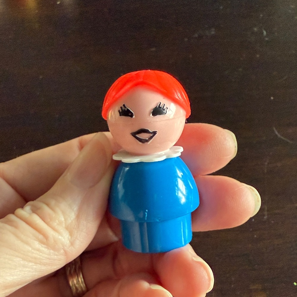 Fisher-Price Little People Play Family Rare Red Head girl in blue